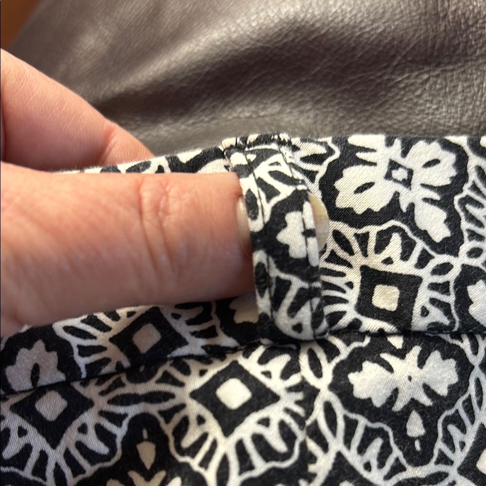Banana Republic Reegan Women’s pants , Black /White Patterned , Mid Rise , sz 8 - Picture 8 of 9